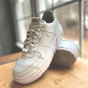 RARE!!! Women’s Nike Air Force 1 Pixel SIZE 8